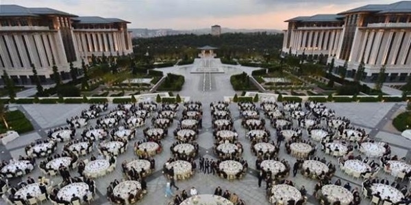 Cumhurbakanl Saray'nda vatandalarla iftar
