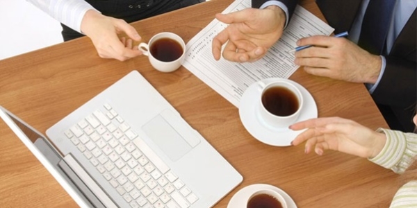 Ofis çalışanları serinlemek için çay ve kahveyi tercih ediyor