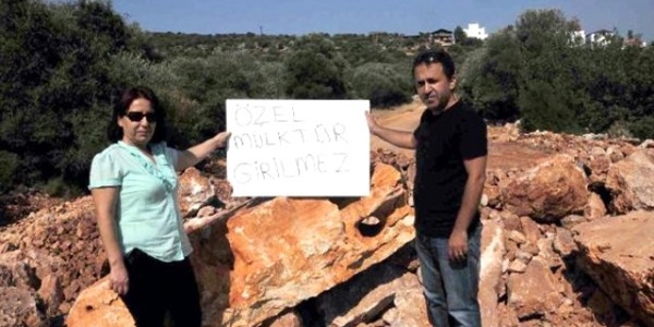 Kamulaştırma bedeli ödenmeyince yolu kayayla kapattı