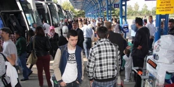 Terminallerde bayram yoğunluğu