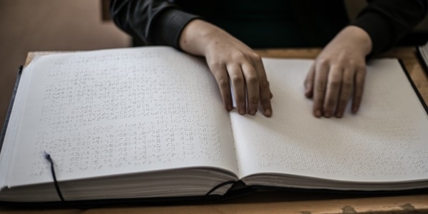 Braille alfabesiyle yazlan Kur'an dnyaya datlyor