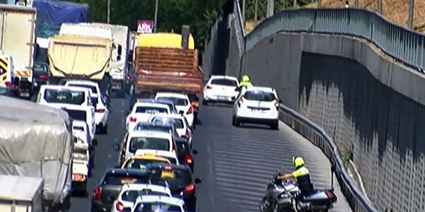 İstanbul'da şerit ihlali yapan sürücülere ceza yağdı