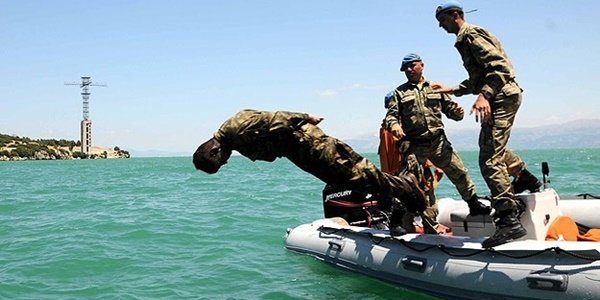 Komandolar�n zorlu e�itimi