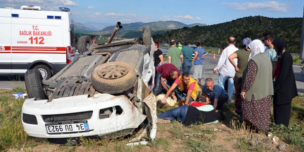 Çorum'da otomobil tır ile çarpıştı: 1 ölü, 7 yaralı