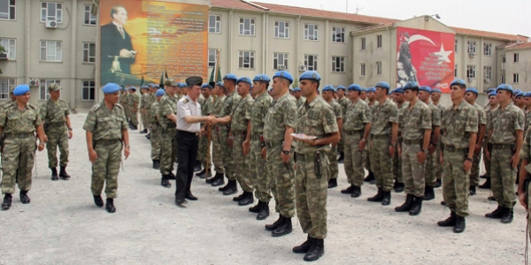 Orgeneral Akar askerlerin bayramını kutladı