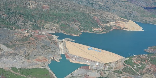 'Barajlar G�neydo�u'ya katk� sunuyor'