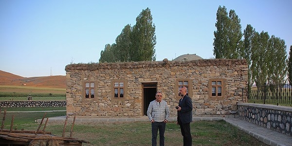 Türkiye enerjisine yön veriyor, elektriksiz evde tatil yapıyor