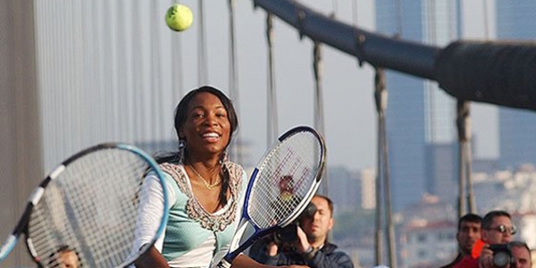 Williams, Boğaziçi köprüsü'nde gösteri maçı yapacak
