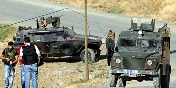 PKK'lılar askere ateş açtı: 1 şehit, 2 yaralı