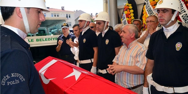 Çanakkale'de boğulan kadın polis, toprağa verildi