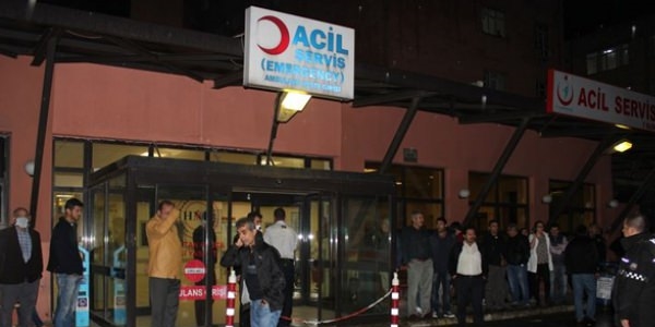Yedikleri tavuktan zehirlenen 16 kişi hastaneye kaldırıldı