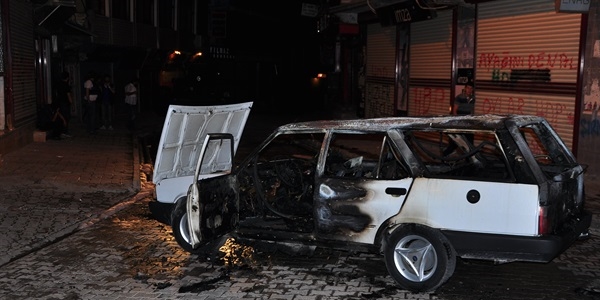 Uzman çavuşun aracını yaktılar