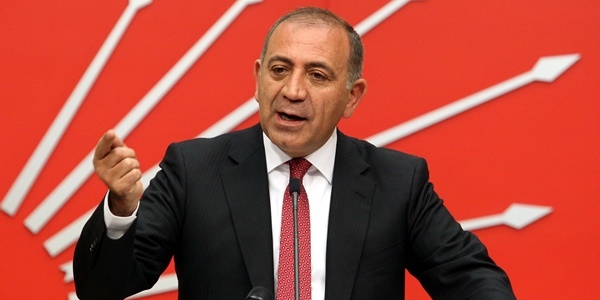 CHP'li Tekin: �stifa aile i�i mesele