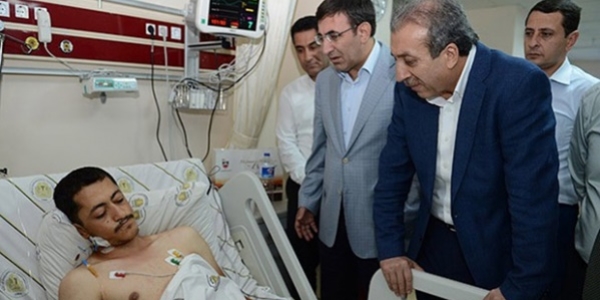 Bakan Eker ve Yılmaz yaralıları ziyaret etti