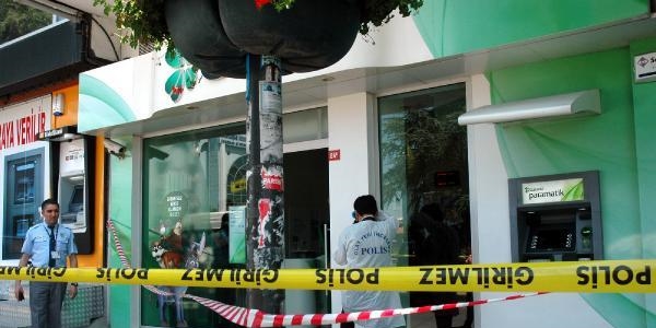 Bah�elievler'de silahl� banka soygunu