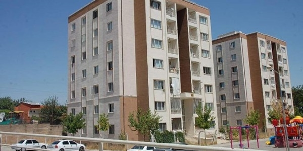 Canlı bombanın annesi evi terk etti