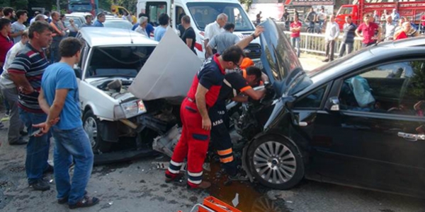 Zonguldak'ta iki otomobil arpt: 6 yaral