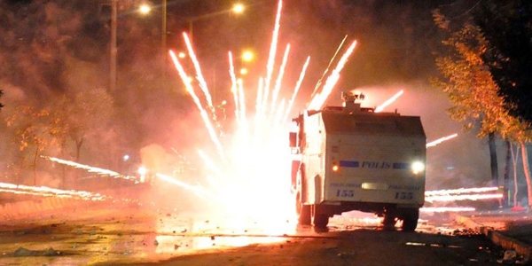Tarsus'ta, izinsiz gsterilerde 3' polis 7 kiinin yaraland