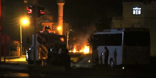 Tarsus'ta olayl gece: 6's polis 11 yaral
