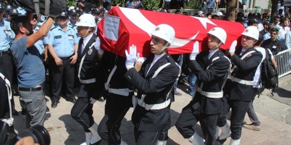 Şehit polis Feyyaz Yumuşak son yolculuğuna uğurlandı