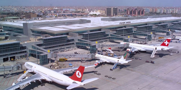Atatürk Havalimanı'nda rekor rekor üstüne