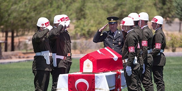 Şehit astsubay son yolculuğuna uğurlandı