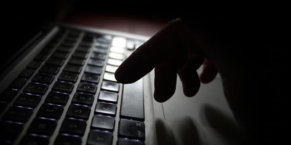 Bilgisayar korsanları otomobil ele geçirdi