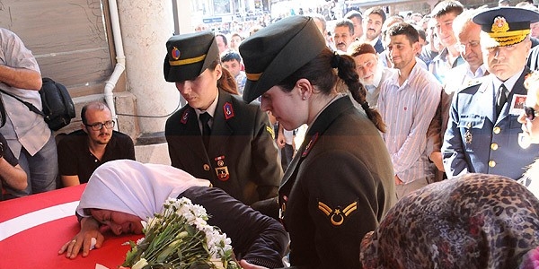 �ehit Mehmet Ko�ak'�n cenazesi topra�a verildi