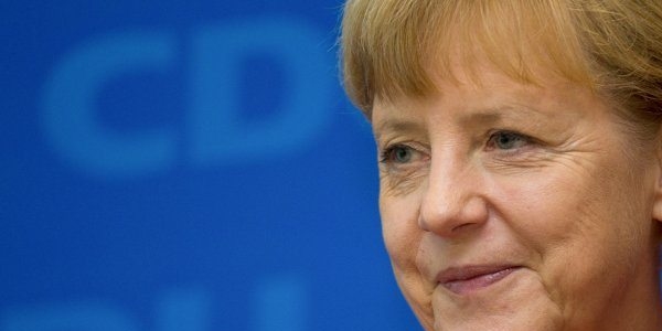 Merkel'den Davuto�lu'na: Zorluklara ra�men bar�� s�reci devam ettirilmeli