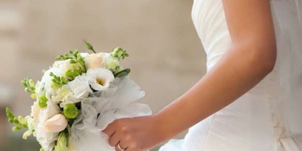 Evlenen kadının soyadını kullanmasında sıkıntı sürüyor