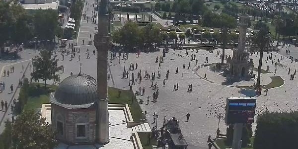 Konak Meydanı bomba şüpesiyle boşaltıldı