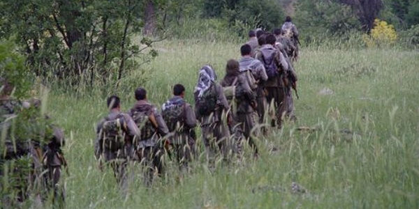 PKK'lı teröristler 2 köprüyü havaya uçurdu