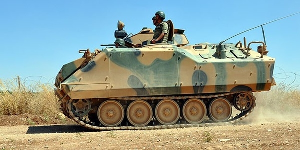 Zırhlı araçlar sınırda devriyelerini arttırdı