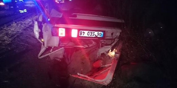 Otomobil TIR'a çarptı: 4 ölü 1 yaralı