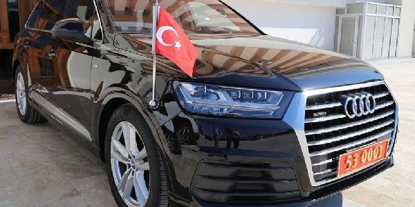 Vali'nin 642 bin liralık makam aracı tartışılıyor