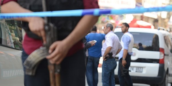Polis aracına saldırıda bir gözaltı