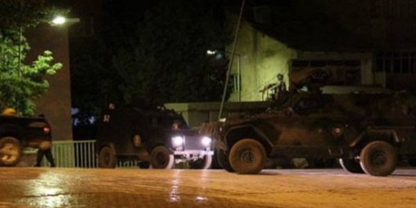 Cizre'de polise bombalı saldırı: 1'i polis 3 yaralı