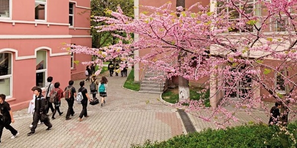 Mahkeme karar�yla �zel koloje kay�t oldu