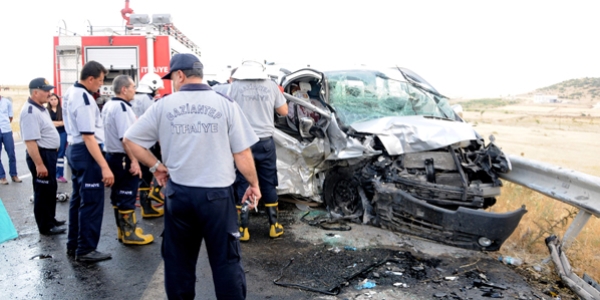 Gaziantep'te trafik kazas: 3 l, 2 yaral