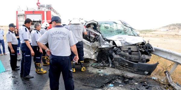 Gaziantep'te trafik kazası: 3 ölü, 2 yaralı