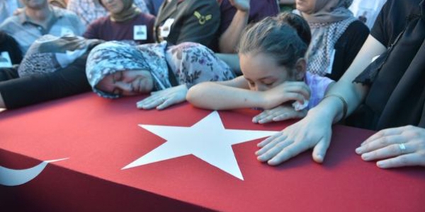 Şehit uzman çavuş gözyaşlarıyla toprağa verildi
