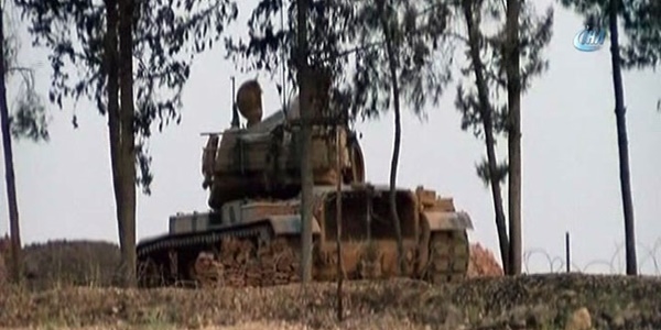 Karkamış sınırına tank sevkiyatı yapıldı