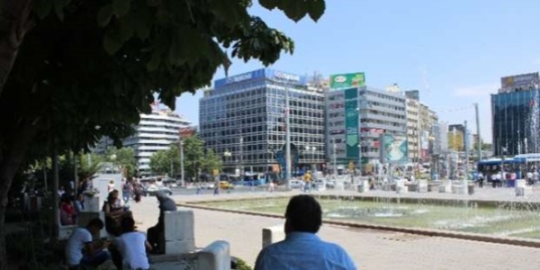 Başkentte sıcak hava bunalttı