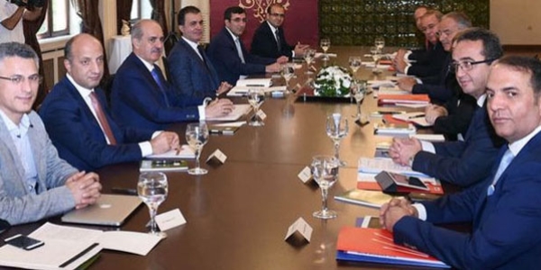 AK Parti ile CHP arasındaki görüşmenin üçüncüsü sona erdi