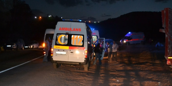 Freni patlayan minibüs devrildi: 12 yaralı