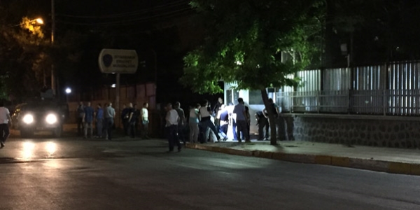 Diyarbakır Emniyetine bombalı saldırı: 2 yaralı