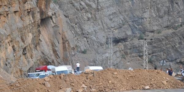 Hakkari-Çukurca yolu hala kapalı