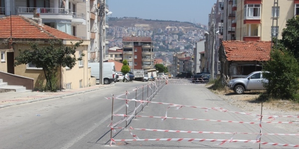 Hukuk mücadelesini kazandı caddeyi trafiğe kapattı