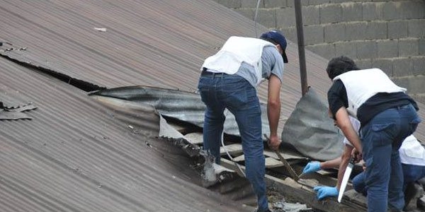 Polise atılan roket evin çatısına düştü