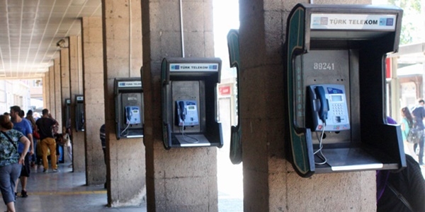 Ankesörlü telefonlar zamana direniyor